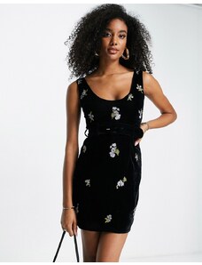 ASOS DESIGN - Vestito corto in velluto nero con fiorellini e cintura