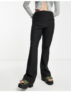 Selected Femme - Pantaloni neri strutturati a zampa con nervature-Nero