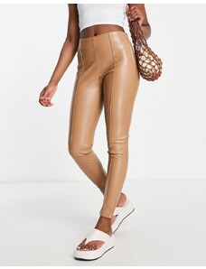 Urban Revivo - Pantaloni skinny fit in pelle sintetica color cammello-Neutro