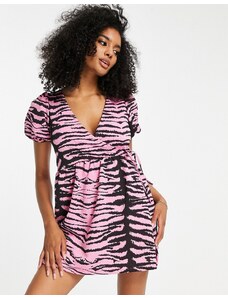 ASOS DESIGN - Vestito grembiule avvolgente a maniche corte rosa zebrato animalier
