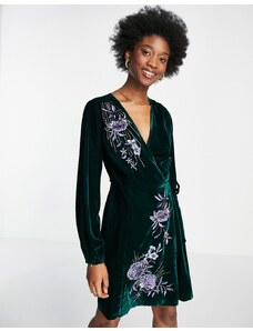 Hope & Ivy - Vestito corto avvolgente in velluto ricamato, color verde bosco