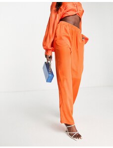 Vero Moda - Pantaloni a fondo ampio in raso arancione acceso in coordinato