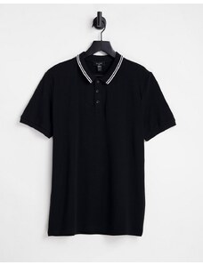 New Look - Polo in piqué nera con righe a contrasto sul colletto-Nero