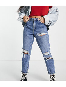 Topshop Petite - Mom jeans con doppio strappo blu medio