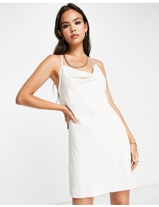 Pretty Lavish - Keisha - Vestito corto bianco opaco aperto dietro