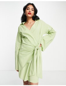 Pretty Lavish - Vestito corto a portafoglio verde con colletto