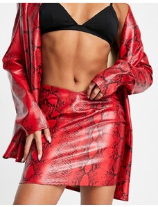 Fashionkilla - Minigonna in pelle sintetica rossa pitonata in coordinato-Rosso