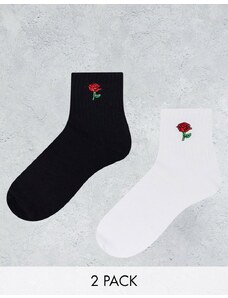 Topshop - Confezione da 2 paia di calzini bianchi e neri con rosa ricamata-Multicolore