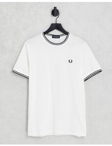 Fred Perry - T-shirt bianca con doppia riga a contrasto sui bordi-Bianco