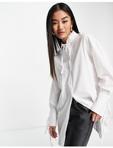 In The Style x Dani Dyer - Camicia bianca con laccetti sulle maniche e volant sul colletto-Bianco