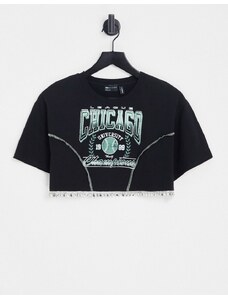 ASOS DESIGN - T-shirt nera con stampa stile college e fondo con strass-Nero