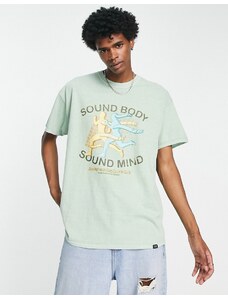 Vintage Supply - T-shirt verde con scritta "Sound Body Sound Mind"