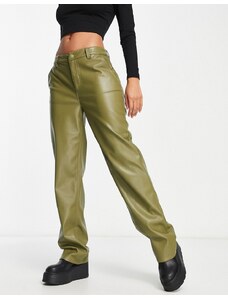 ASOS DESIGN - Pantaloni dritti in pelle sintetica color oliva-Verde