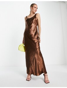 ASOS DESIGN - Vestito lungo taglio sbieco con scollo profondo sulla schiena color cioccolato-Marrone