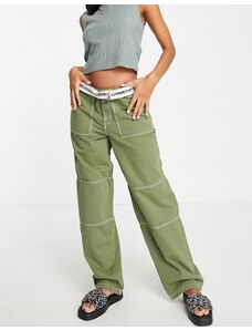 Topshop - Pantaloni dritti da ufficio color kaki con fascia risvoltata in vita-Verde