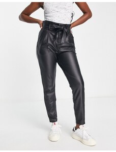 Vero Moda - Pantaloni affusolati neri in pelle sintetica-Nero