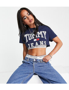 Esclusiva Tommy Jeans x ASOS - T-shirt blu navy corta con logo