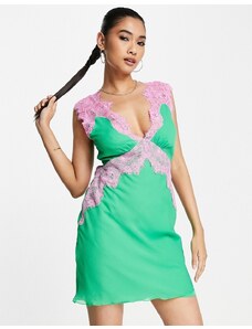 ASOS DESIGN - Vestito sottoveste corto morbido verde e rosa con allacciatura sul retro e dettagli in pizzo a contrasto