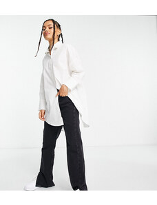 Vero Moda Petite - Aware - Camicia lunga bianca allacciata sul retro e aperta-Bianco