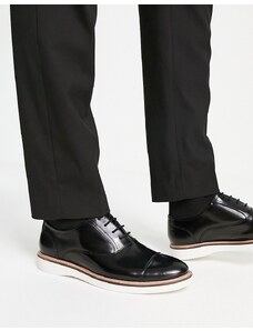 ASOS DESIGN - Scarpe Oxford stringate in pelle nera lucidata con suola bianca a contrasto-Nero