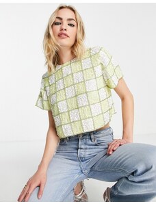 ASOS DESIGN - T-shirt corta aperta dietro color lime con paillettes a quadri-Verde