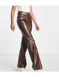 Reclaimed Vintage - Pantaloni a zampa in pelle sintetica marrone cioccolato effetto coccodrillo