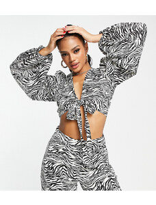 Esclusiva In The Style x Yasmin Devonport - Camicia corta allacciata sul davanti con stampa zebrata in coordinato-Multicolore