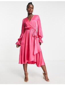 In The Style - Vestito midi avvolgente in raso rosa con maniche voluminose e fondo asimmetrico a volant