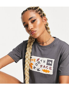 In esclusiva per ASOS - The North Face - T-shirt corta grigia con stampa di foglie disegnate sul petto-Grigio
