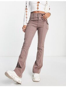 ASOS DESIGN - Pantaloni a zampa color visone con tasche cargo-Marrone