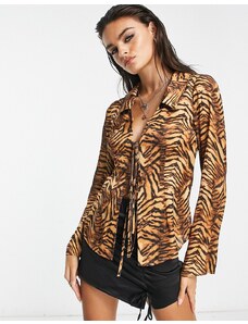 ASOS DESIGN - Camicia slim in raso tigrato con laccetti sui polsini e sul davanti-Multicolore