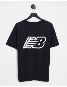 New Balance - T-shirt nera con stampa del logo sul retro-Nero
