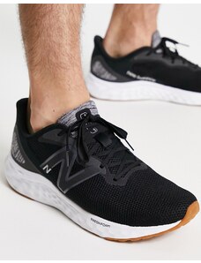 New Balance - Running Arishi V4 - Sneakers nere e bianche-Nero