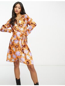 Pieces - Vestito corto a portafoglio in raso arancione a fiori con nodo laterale-Multicolore