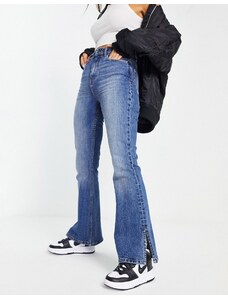 ASOS DESIGN - Jeans a zampa con spacco sul fondo, colore blu scuro