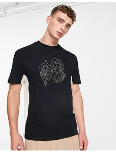 ASOS DESIGN - T-shirt comoda nera e bianco sporco color block con stampe combinate-Nero