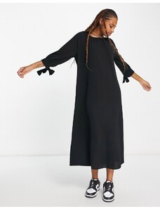 Monki - Vestito grembiule midi nero con laccetti sulle maniche
