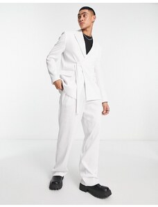 ASOS DESIGN - Giacca da abito slim plissé bianca con cintura-Bianco
