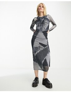 Bershka - Vestito in rete con gonna al polpaccio grigio scuro con motivo patchwork stile denim