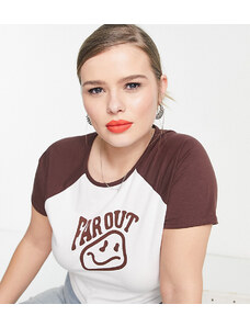 Daisy Street Plus - T-shirt corta con maniche raglan e stampa di faccina sorridente distorta-Bianco