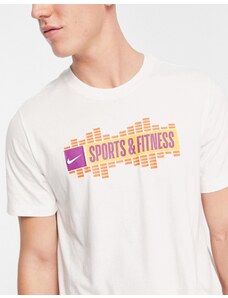 Nike Training - T-shirt bianca con stampa "Sports & Fitness"-Bianco