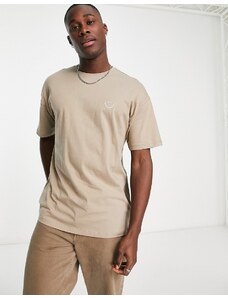 New Look - T-shirt oversize marrone chiaro con faccina sorridente ricamata