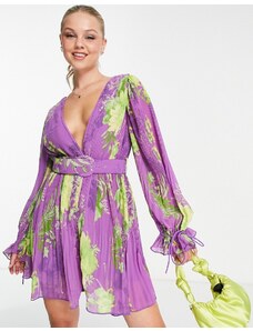 ASOS DESIGN - Vestito corto a pieghe viola a fiori con cintura e maniche a palloncino-Rosa