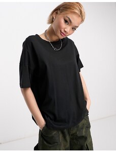Noisy May - T-shirt oversize nera con spalle scese-Black