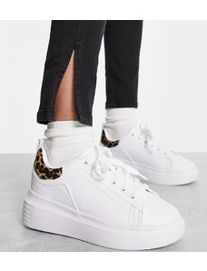 Truffle Collection - Sneakers a pianta larga con suola spessa bianche con etichetta leopardata sul tallone-Bianco