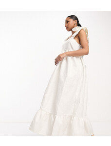 Esclusiva Pieces - Bride To Be - Vestito lungo jacquard bianco a balze con spalline sottili e fiocchi oversize