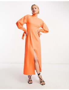 ASOS DESIGN - Vestito midi accollato arancione fluo con spacco sul davanti e maniche allacciate