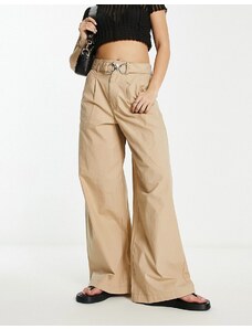 River Island - Pantaloni beige a fondo ampio con cintura e dettagli in metallo-Neutro