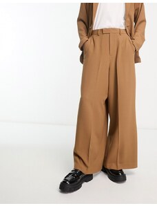 ASOS DESIGN - Pantaloni da abito a fondo molto ampio in crêpe color tabacco-Brown
