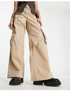 Bershka - Pantaloni cargo a fondo ampio in nylon color cammello con coulisse-Neutro